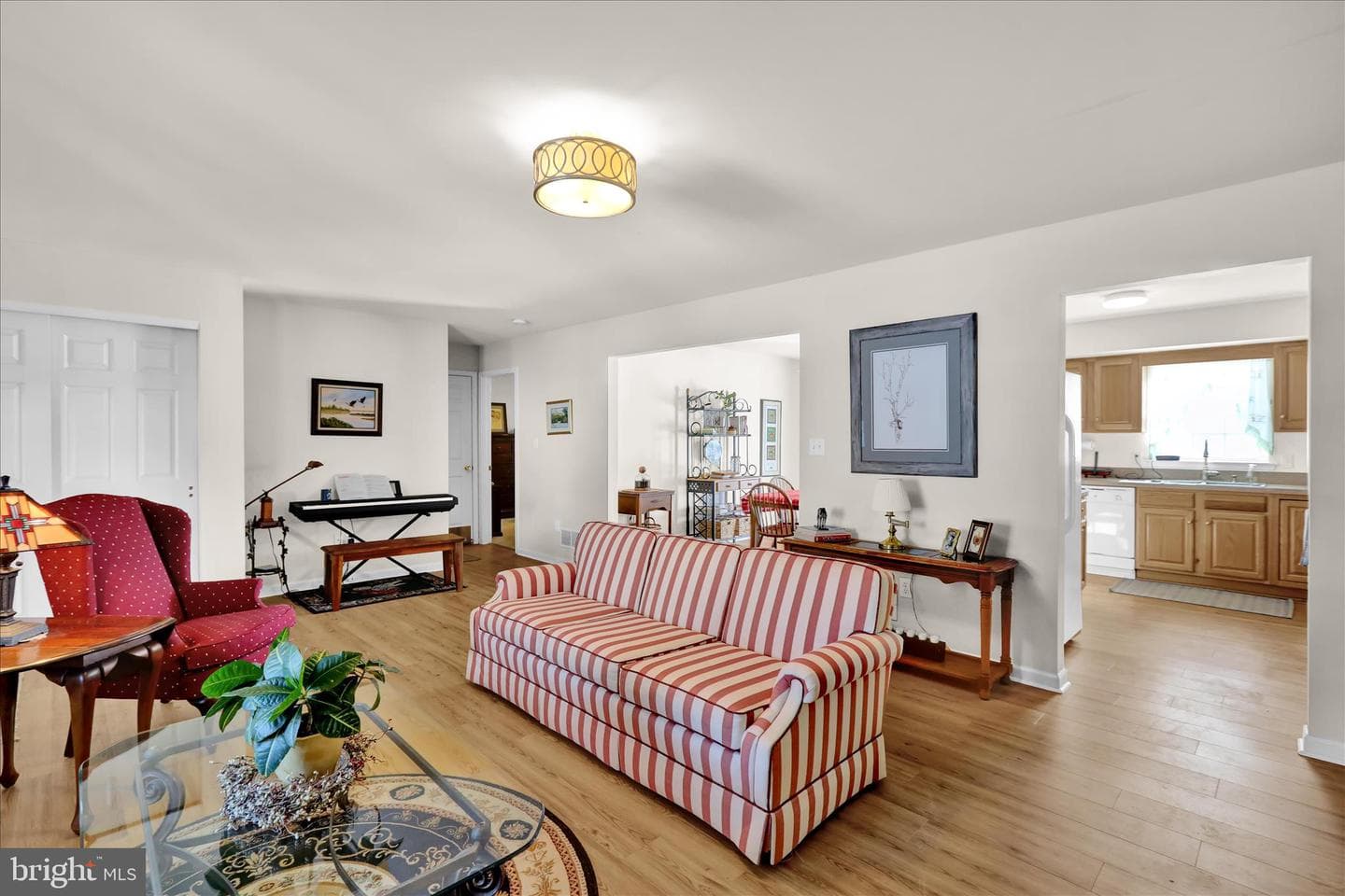 28 Versailles Court photo 10