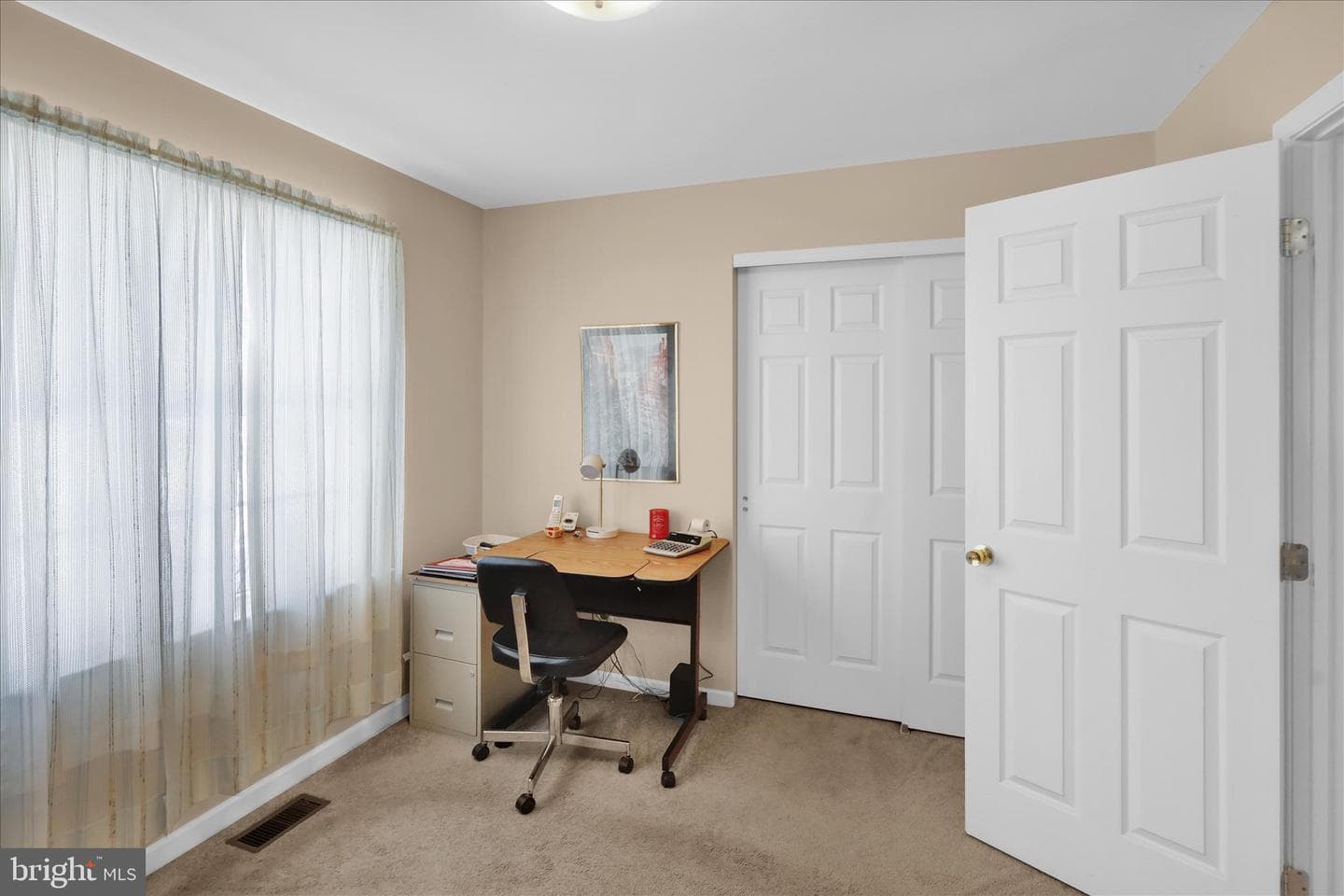 28 Versailles Court photo 29