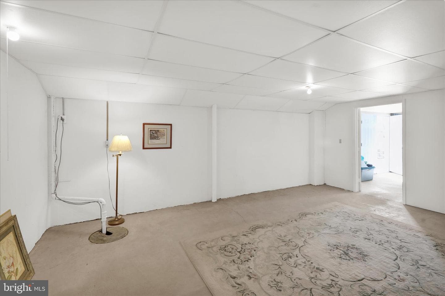 28 Versailles Court photo 30