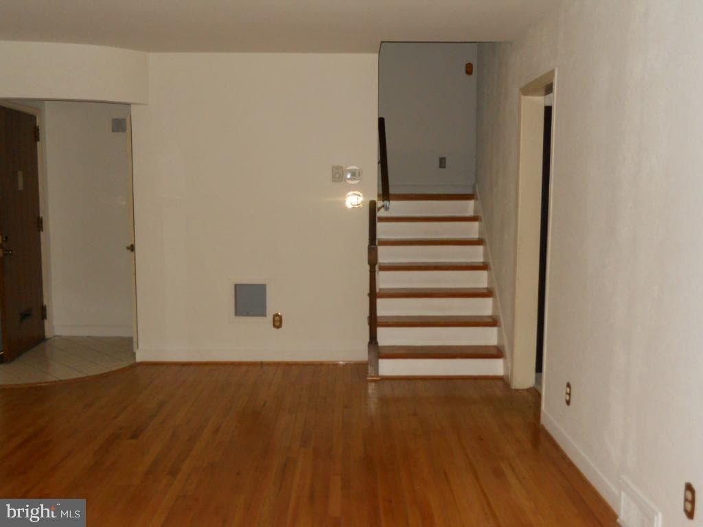 909 Brighton Avenue photo 11