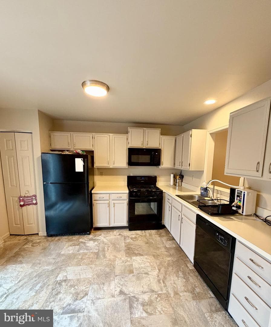 71 Winchester Court photo 38
