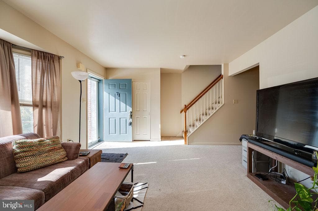71 Winchester Court photo 4