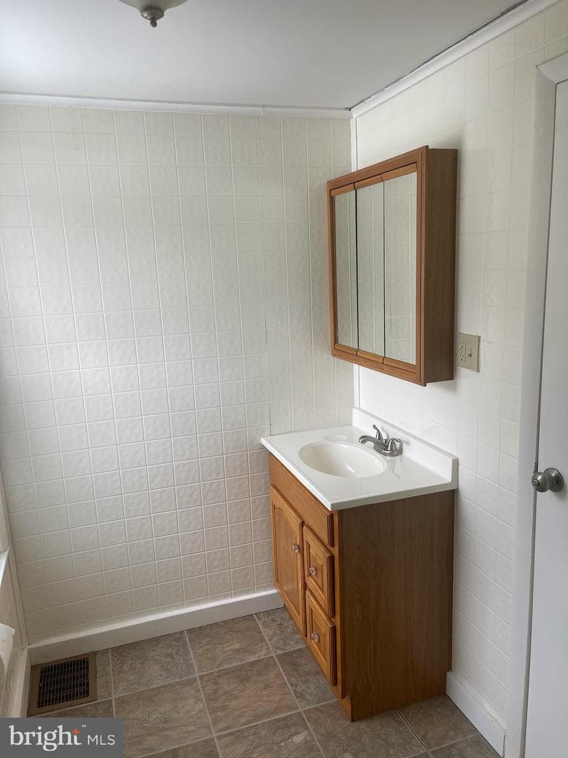 108 Poplar Road photo 24