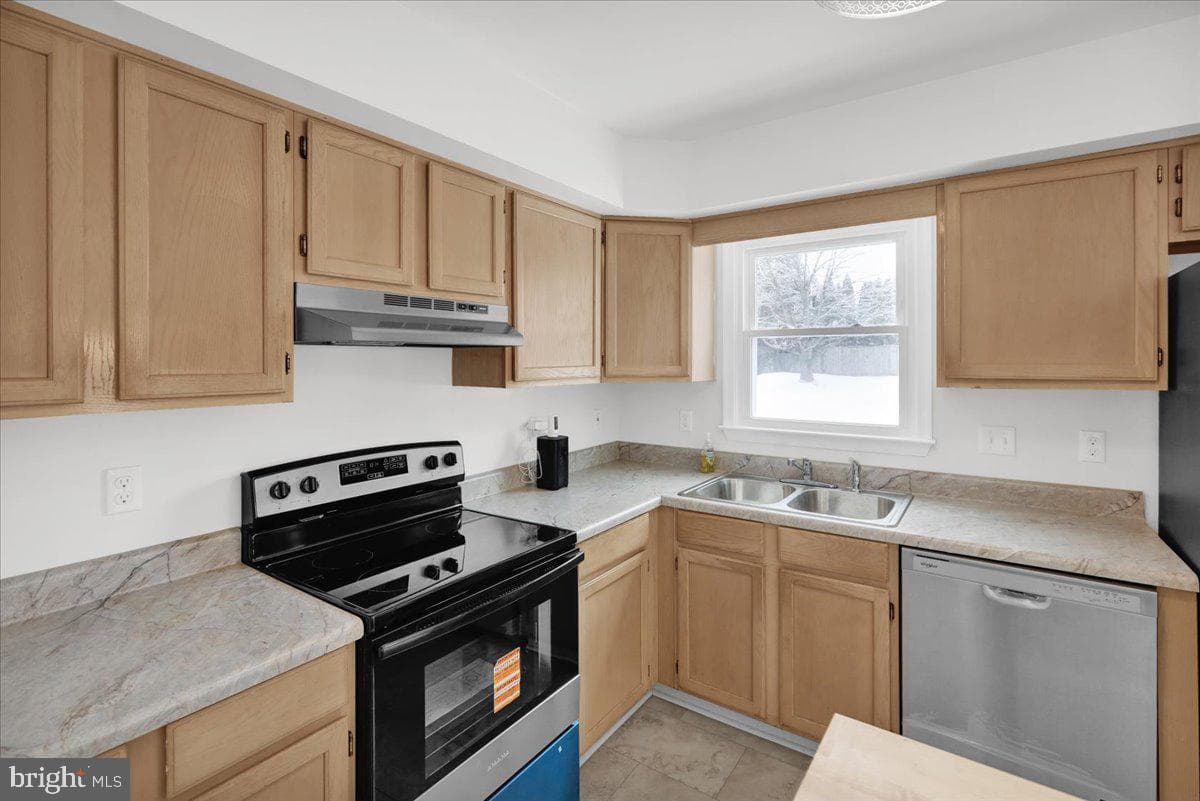 116 S Kelly Drive photo 9
