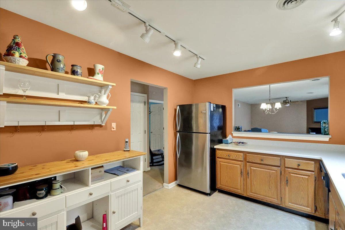152 Heather Lane photo 11