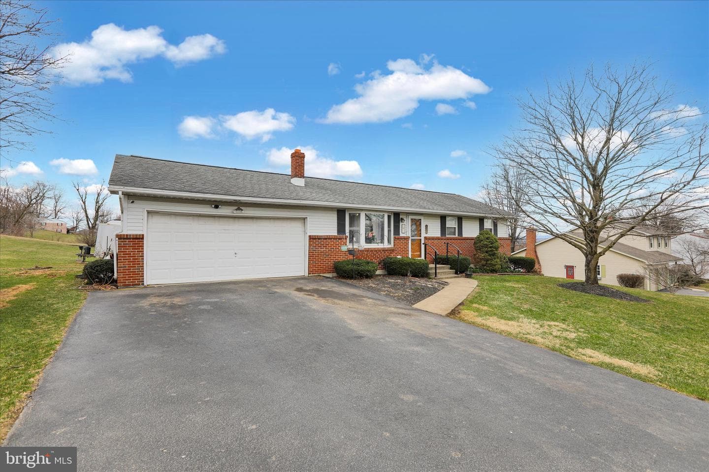 148 Hoch Avenue photo 3