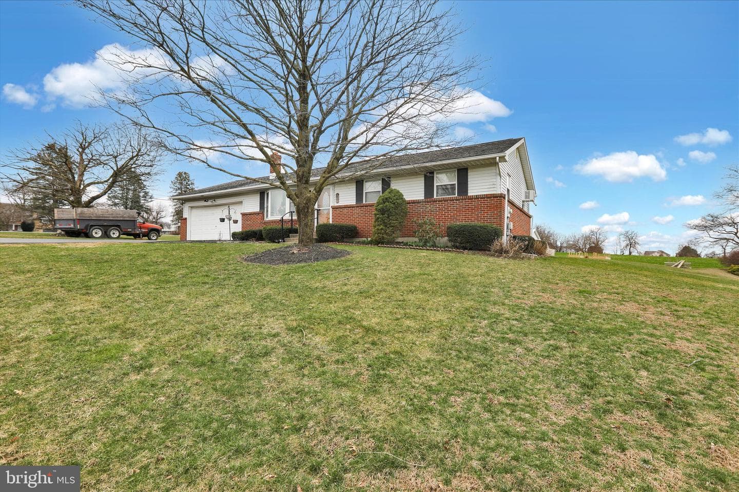 148 Hoch Avenue photo 4