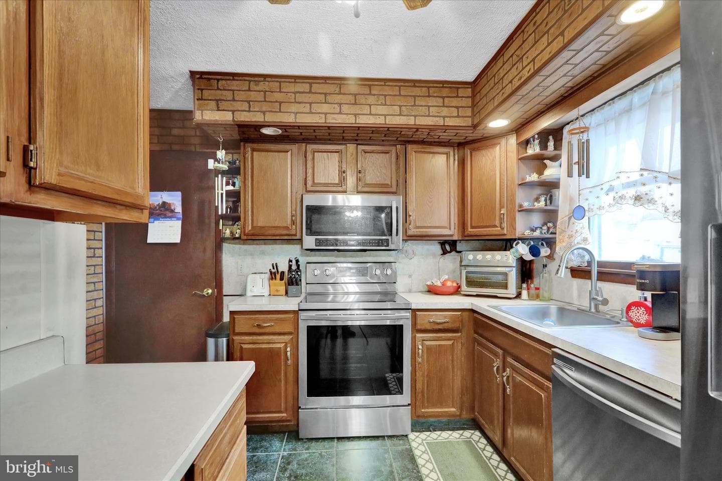 148 Hoch Avenue photo 9