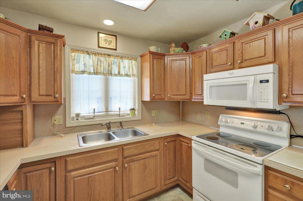 447 Epsilon Drive photo 16
