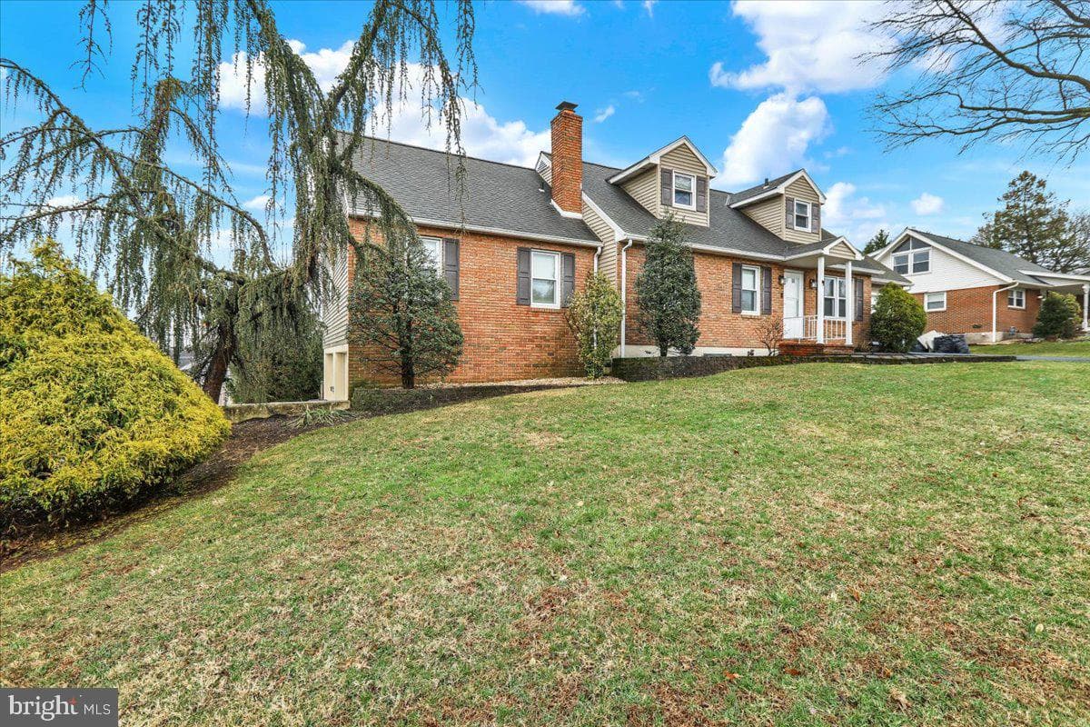 780 Corbit Drive photo 2
