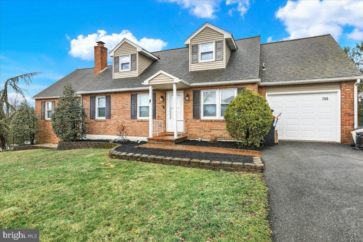 780 Corbit Drive photo 3