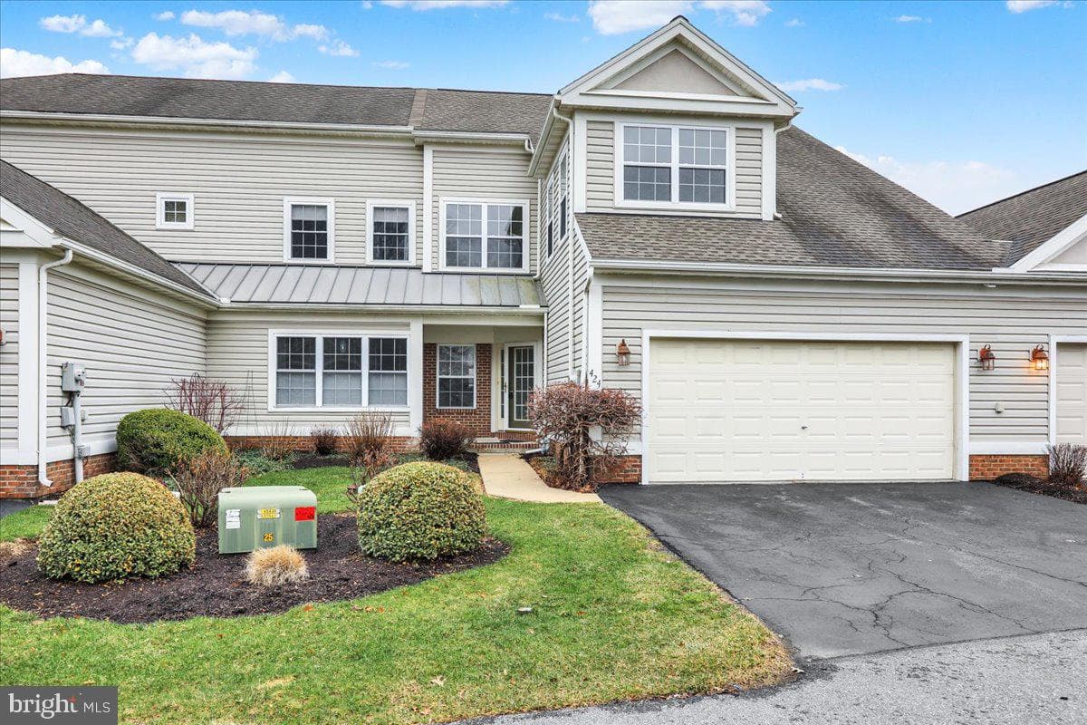 424 Oak Hill Lane, Reading
