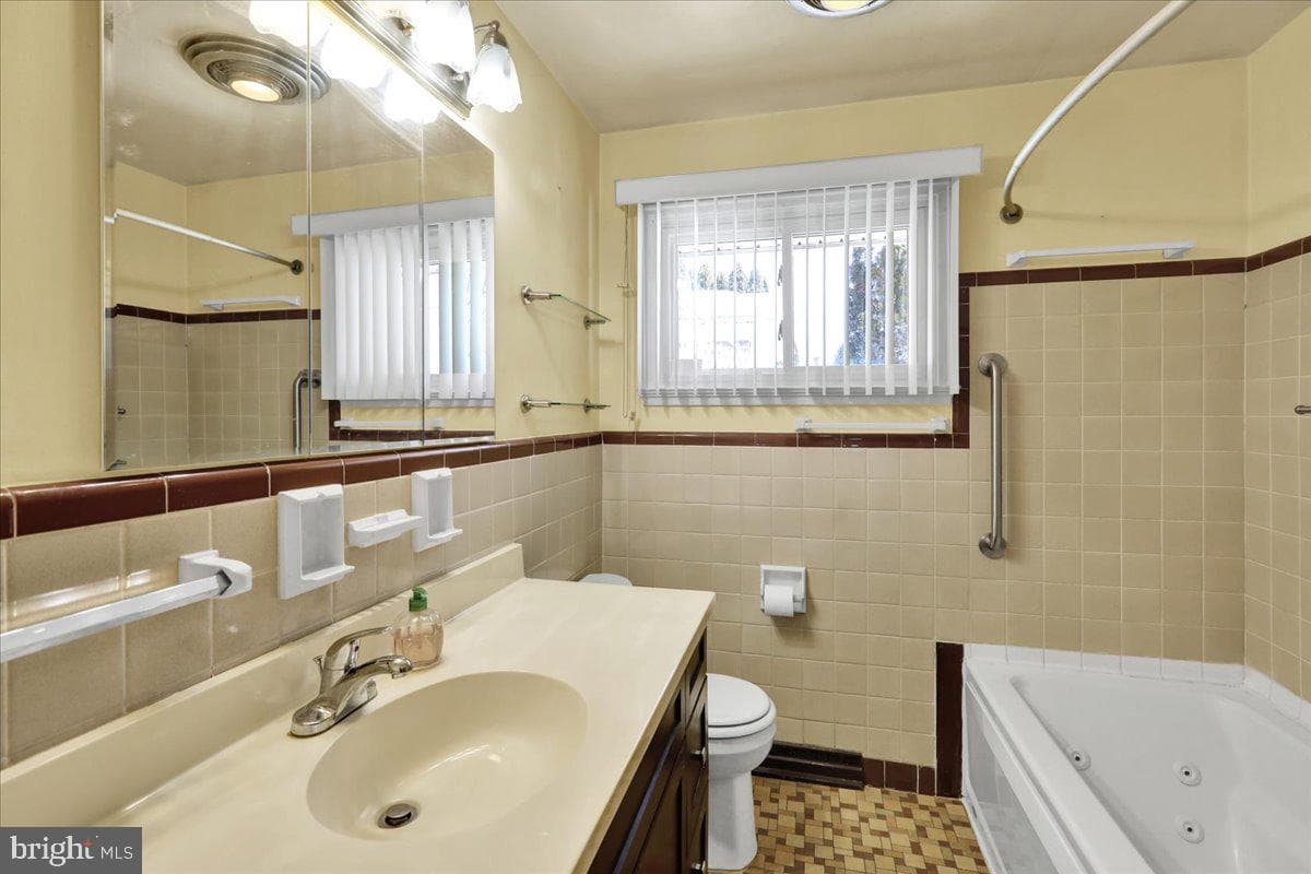629 Lawrence Avenue photo 14