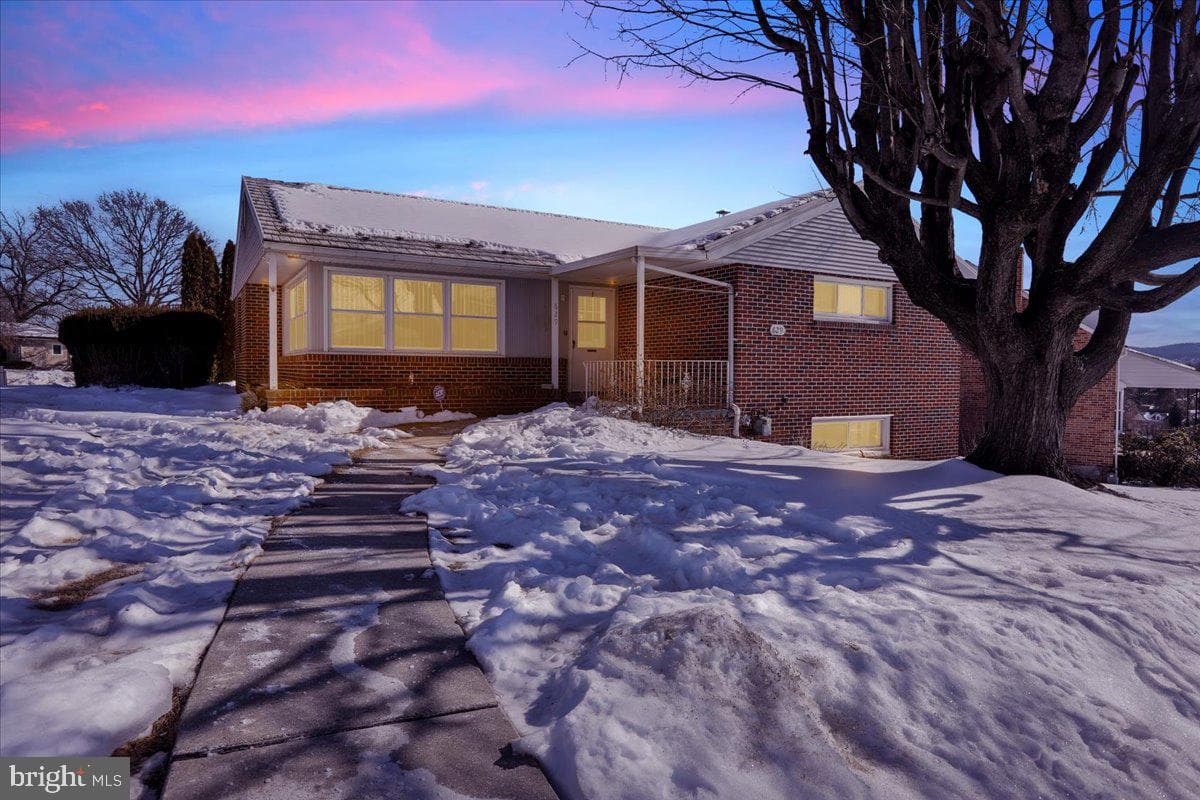 629 Lawrence Avenue photo 2