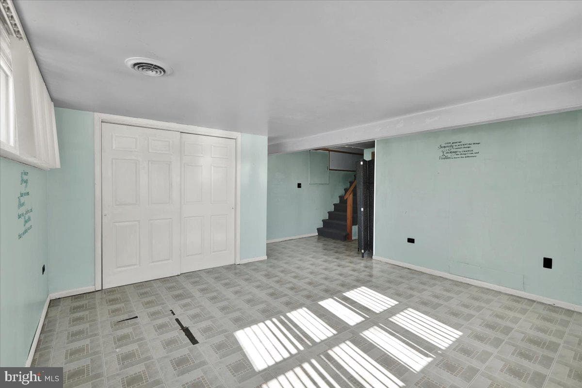 629 Lawrence Avenue photo 23