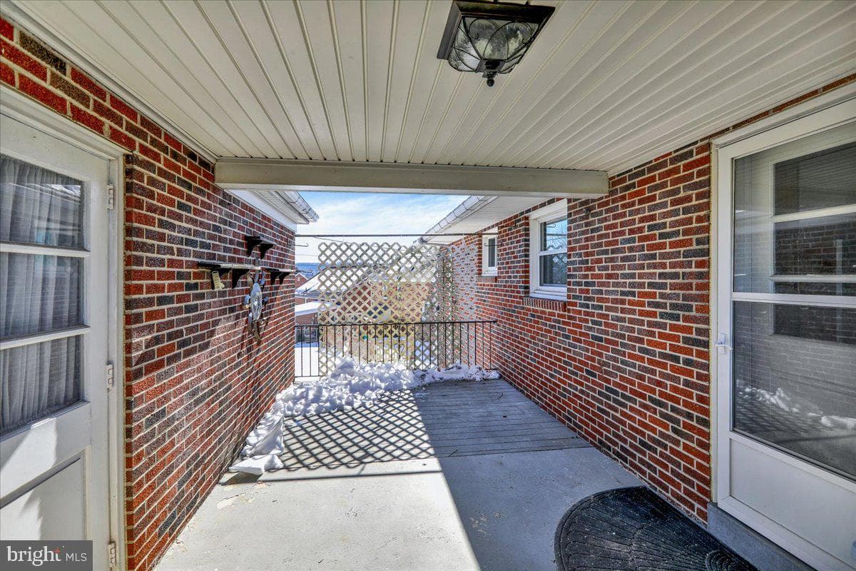 629 Lawrence Avenue photo 29