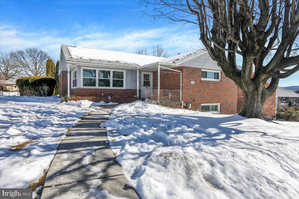 629 Lawrence Avenue photo 3