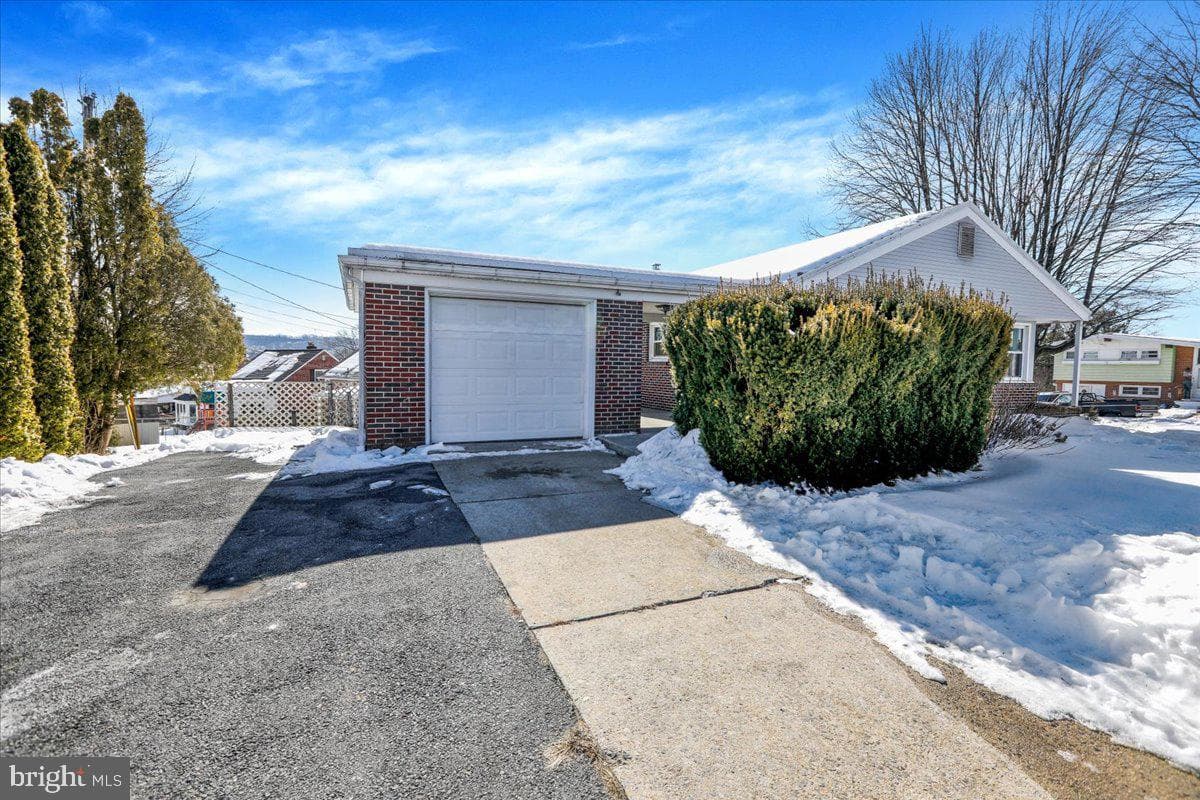 629 Lawrence Avenue photo 31