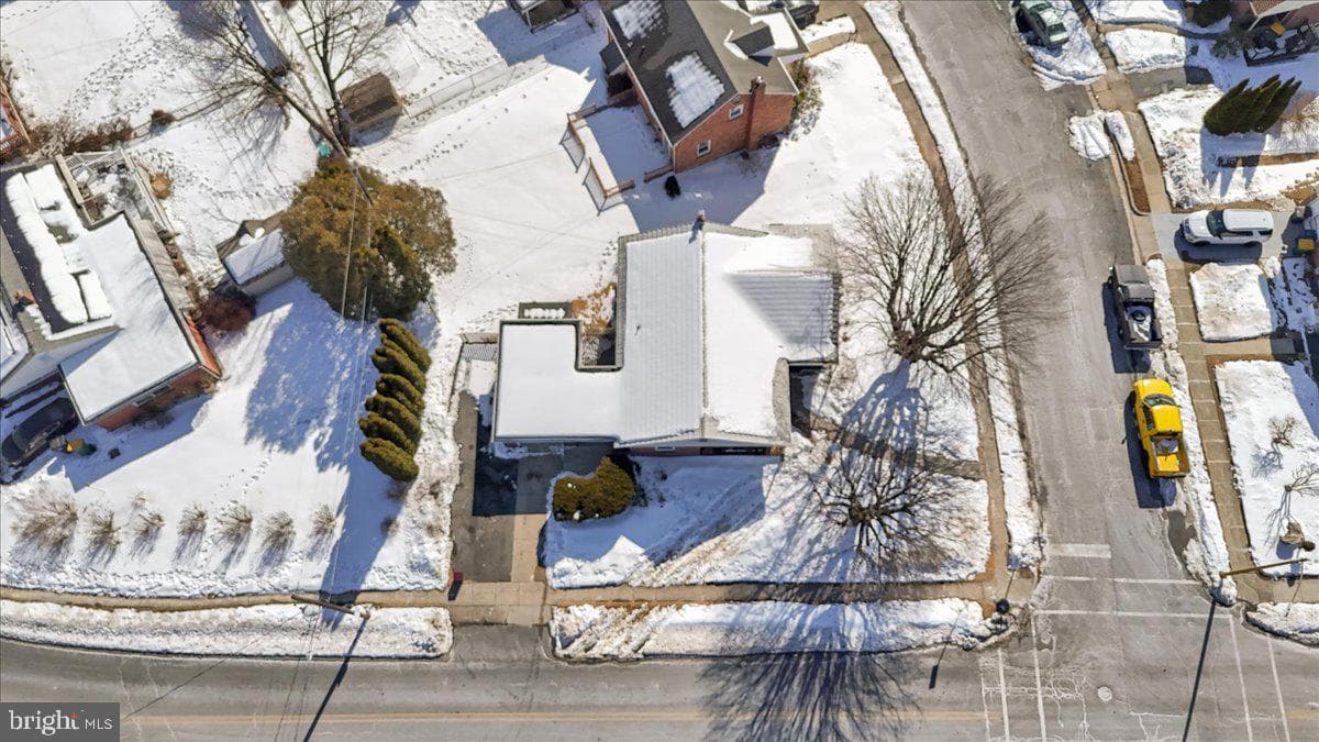 629 Lawrence Avenue photo 34