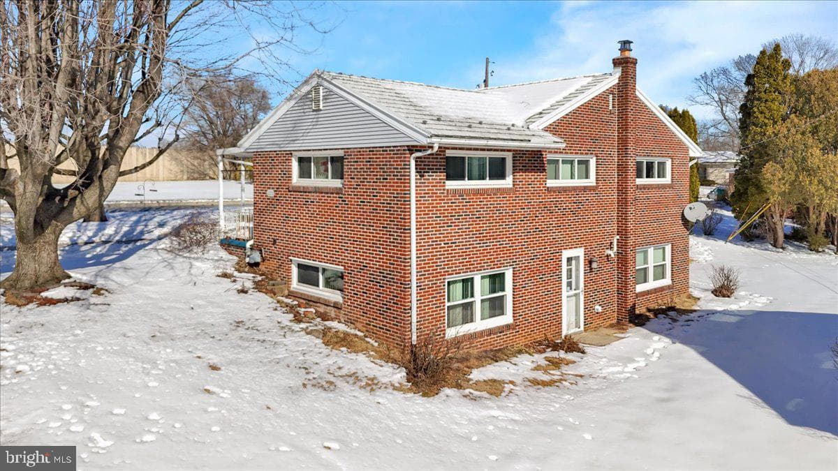 629 Lawrence Avenue photo 35