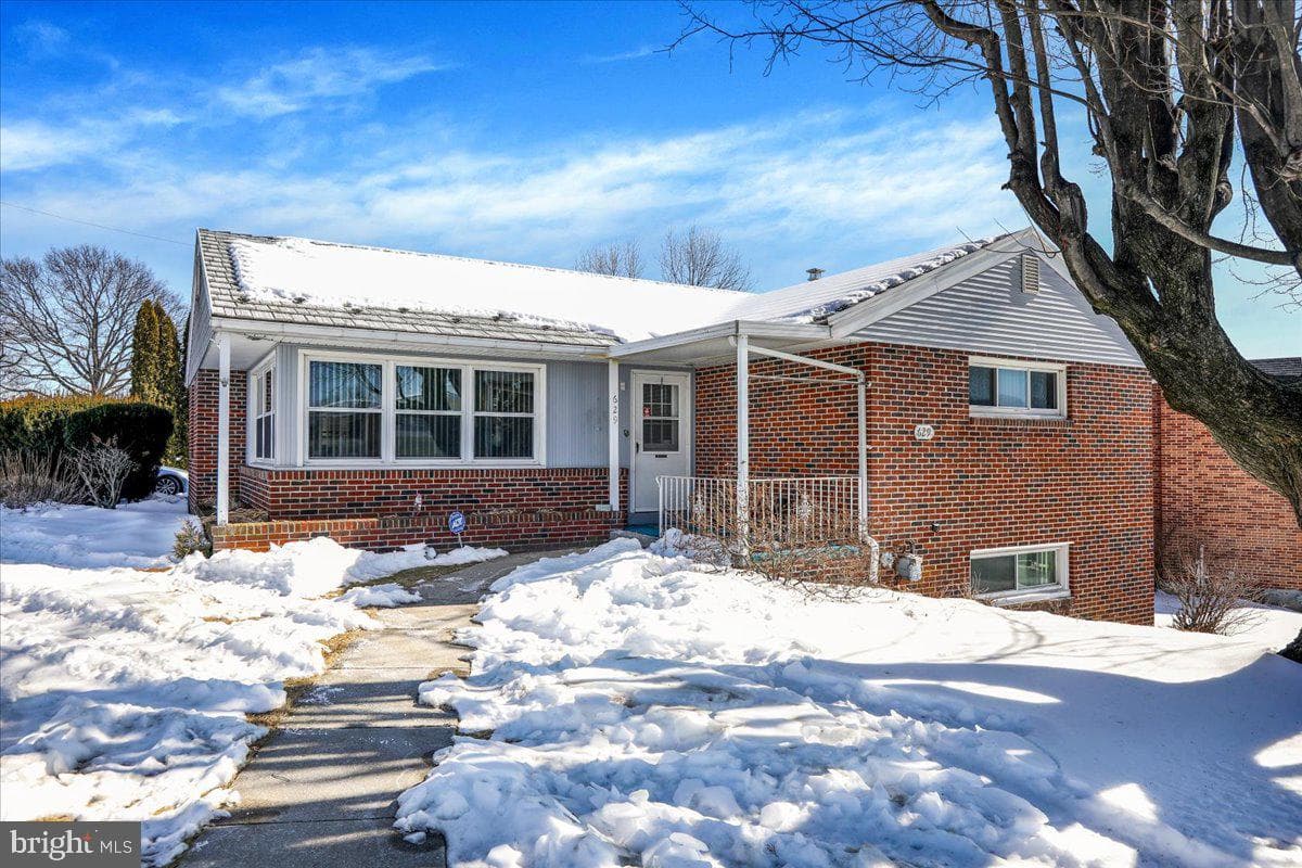 629 Lawrence Avenue photo 5
