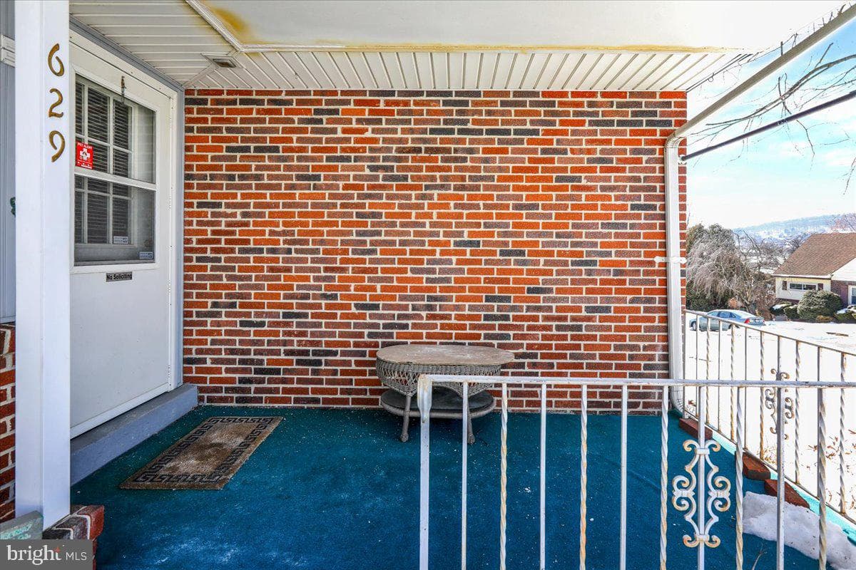 629 Lawrence Avenue photo 6
