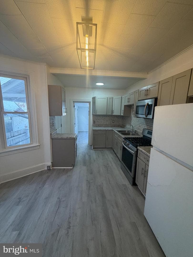 917 Greenwich Street photo 2