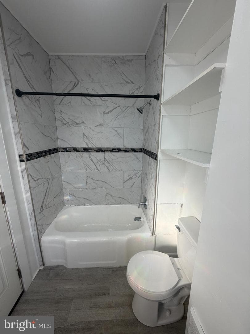 917 Greenwich Street photo 7