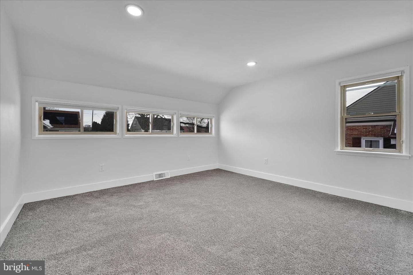 526 Harding Avenue photo 14