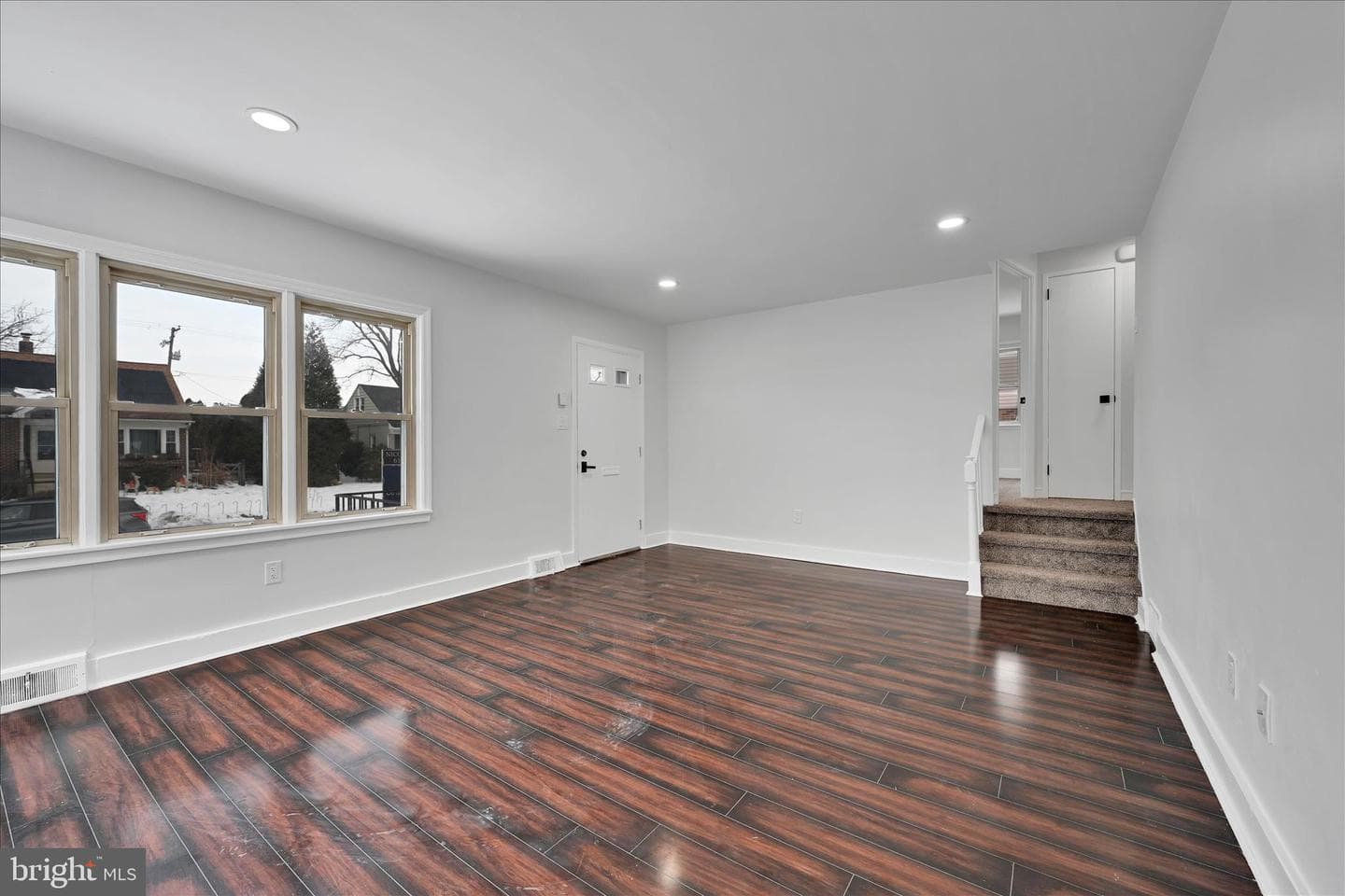 526 Harding Avenue photo 4