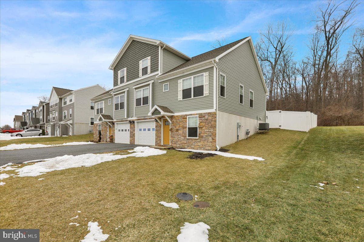422 Smokering Drive photo 3