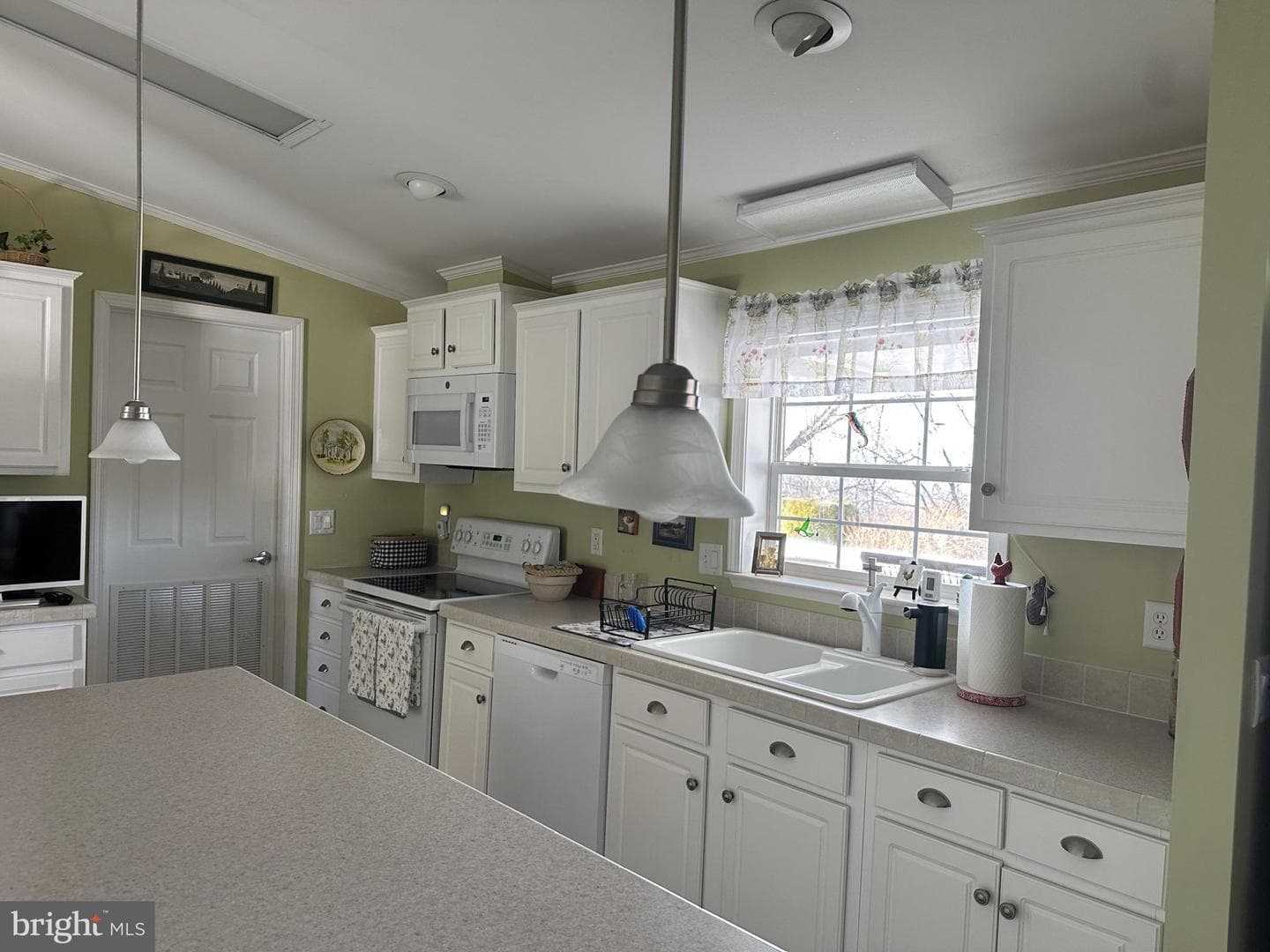 110 Allison Place photo 4