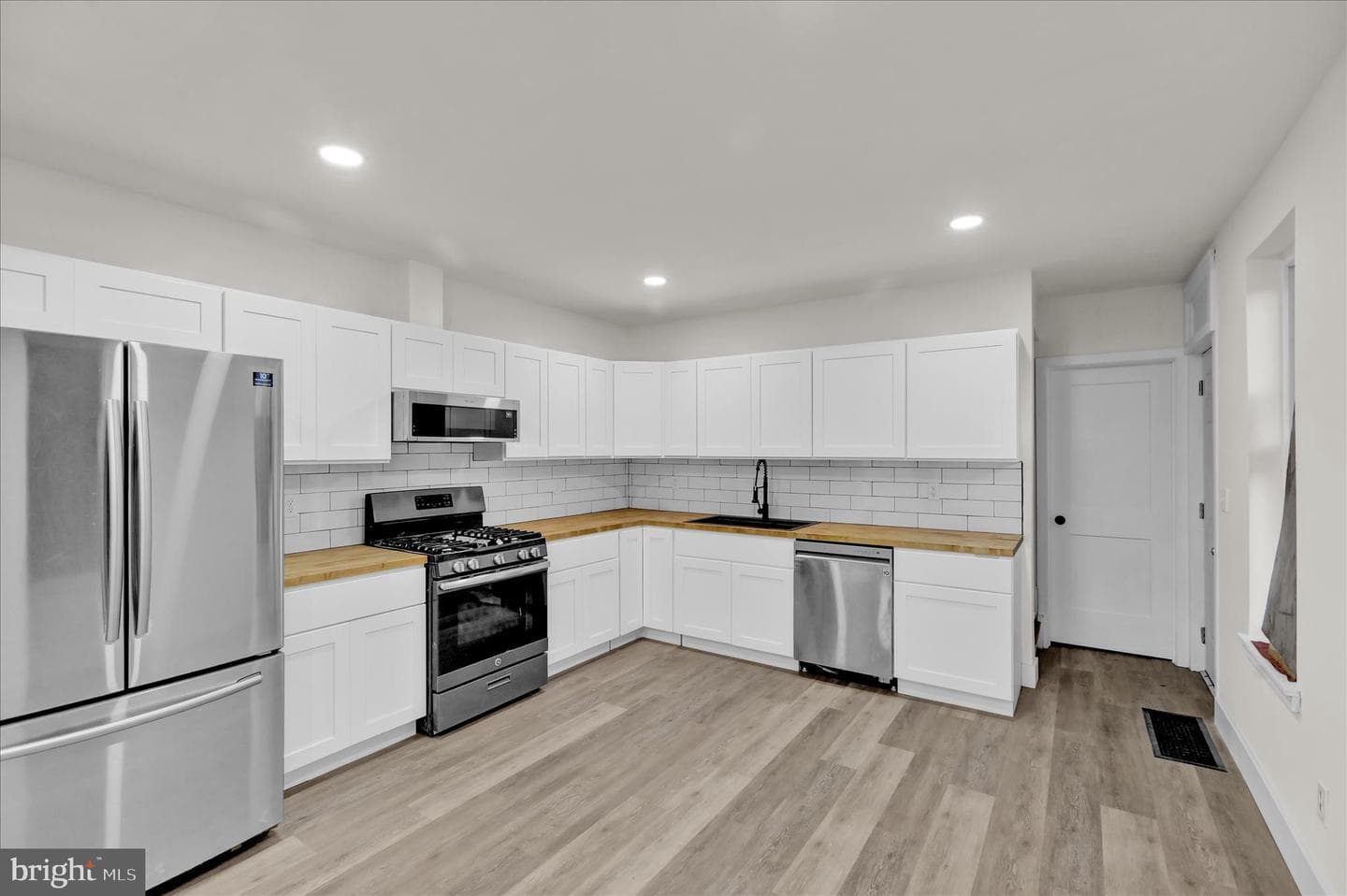 131 Elm Street photo 12