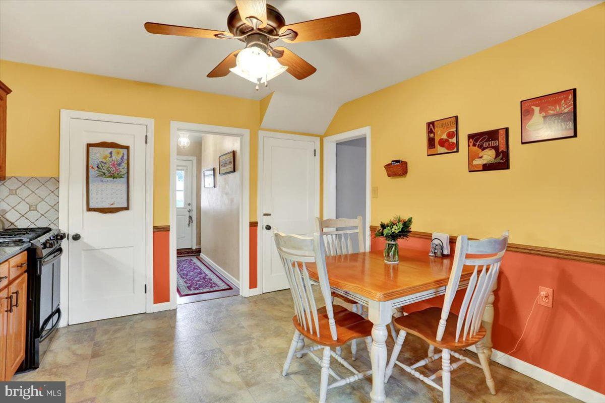 516 W 3rd Street photo 10
