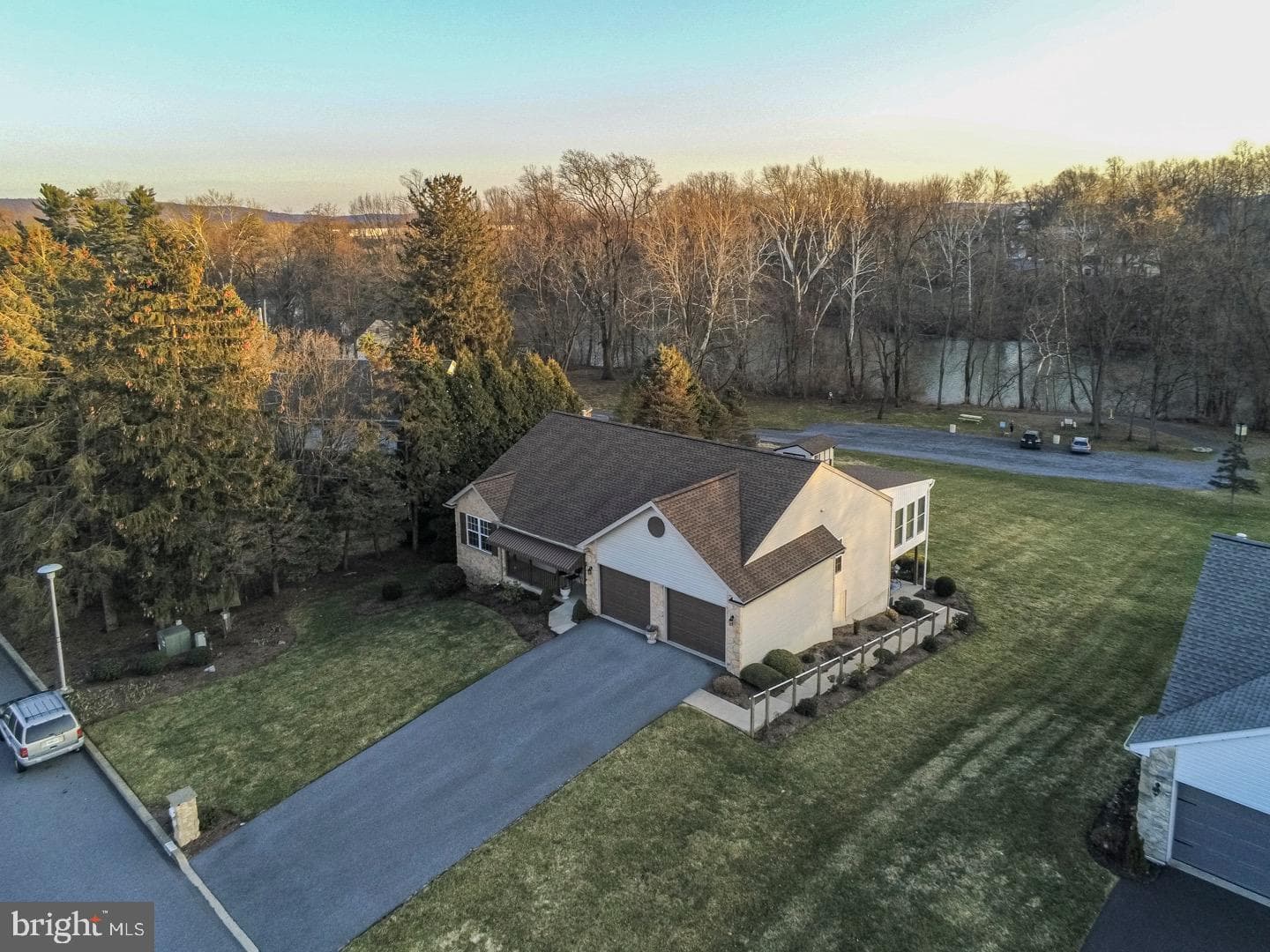 4008 River Road photo 3