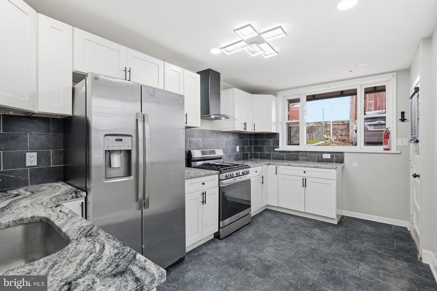 1043 Mulberry Street photo 17