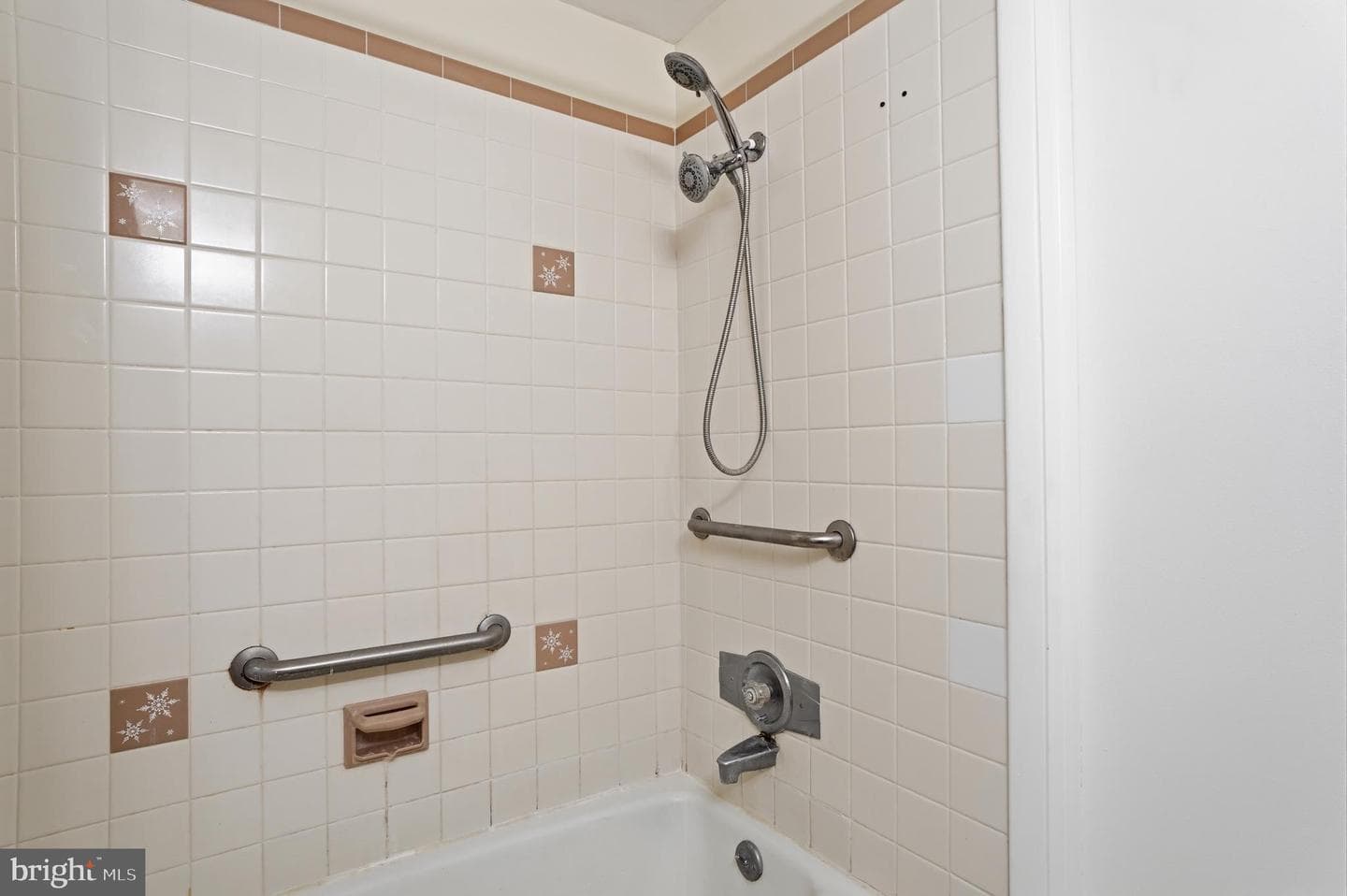 727 Highland Avenue photo 17