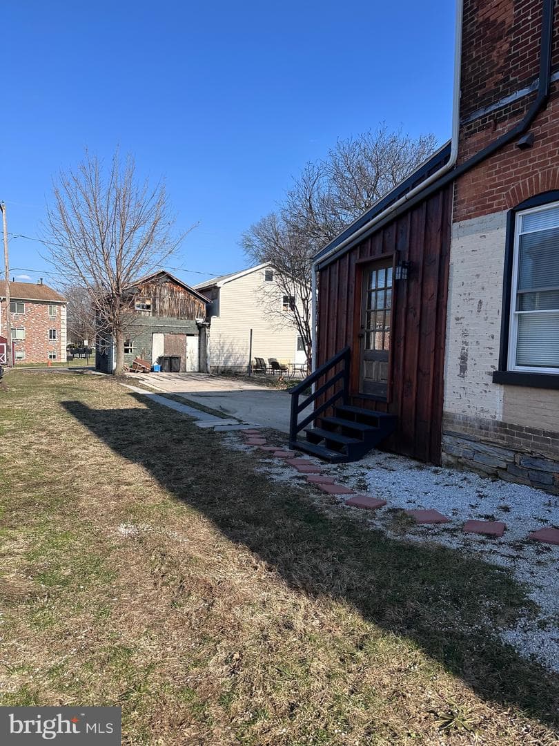 144 Noble Street photo 20