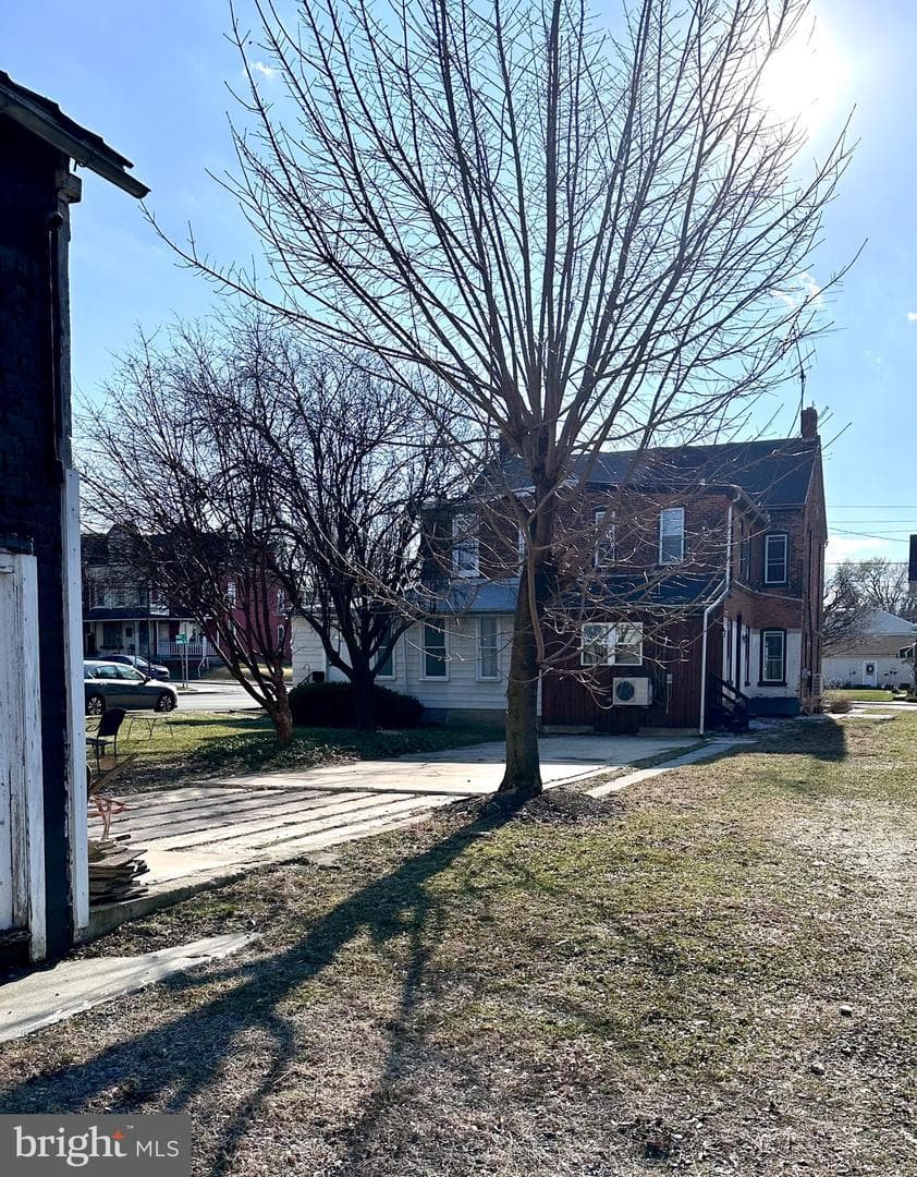 144 Noble Street photo 22