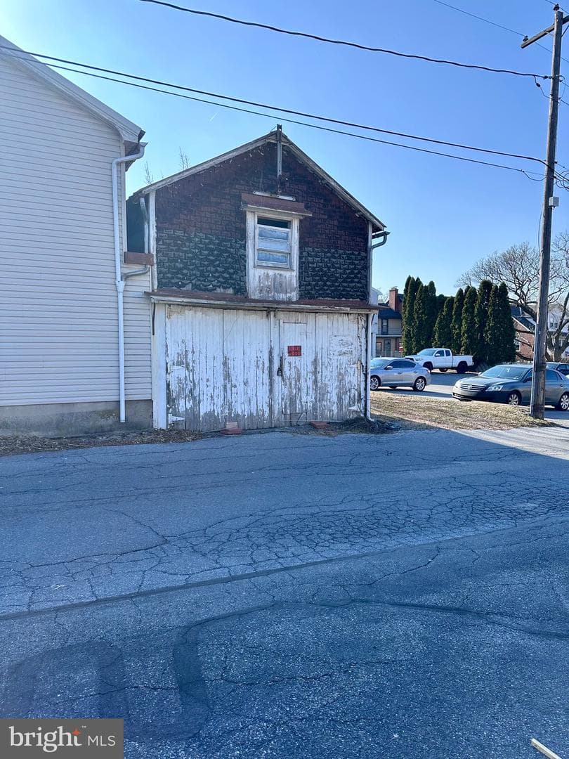 144 Noble Street photo 23