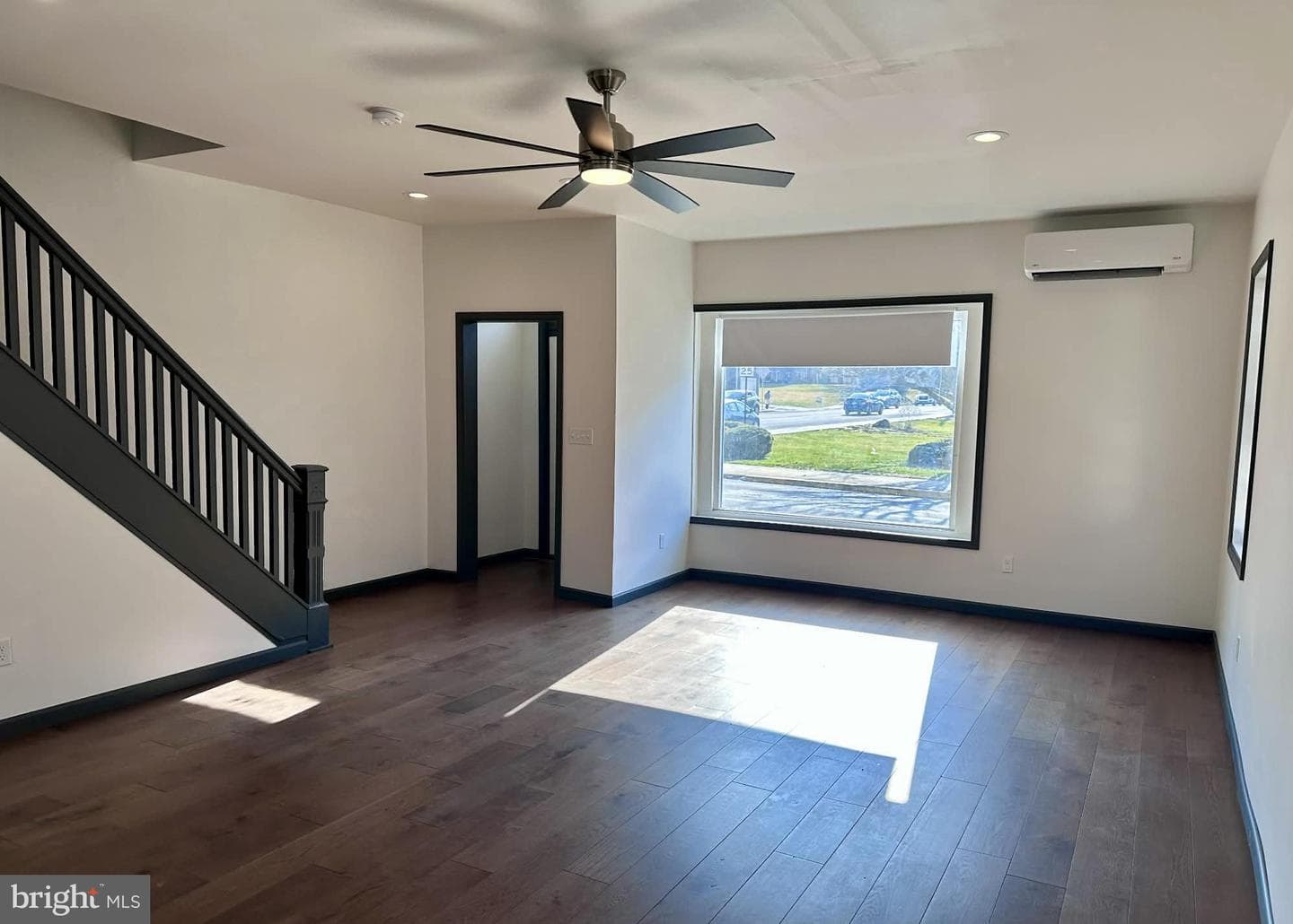 144 Noble Street photo 4