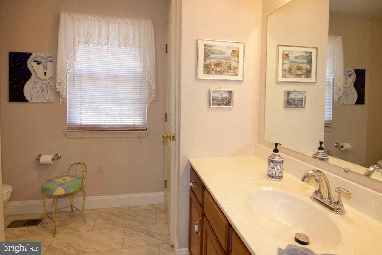 200 Walton Court photo 14