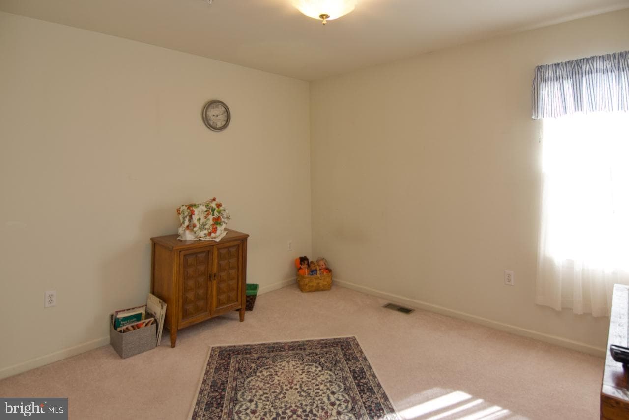 200 Walton Court photo 19