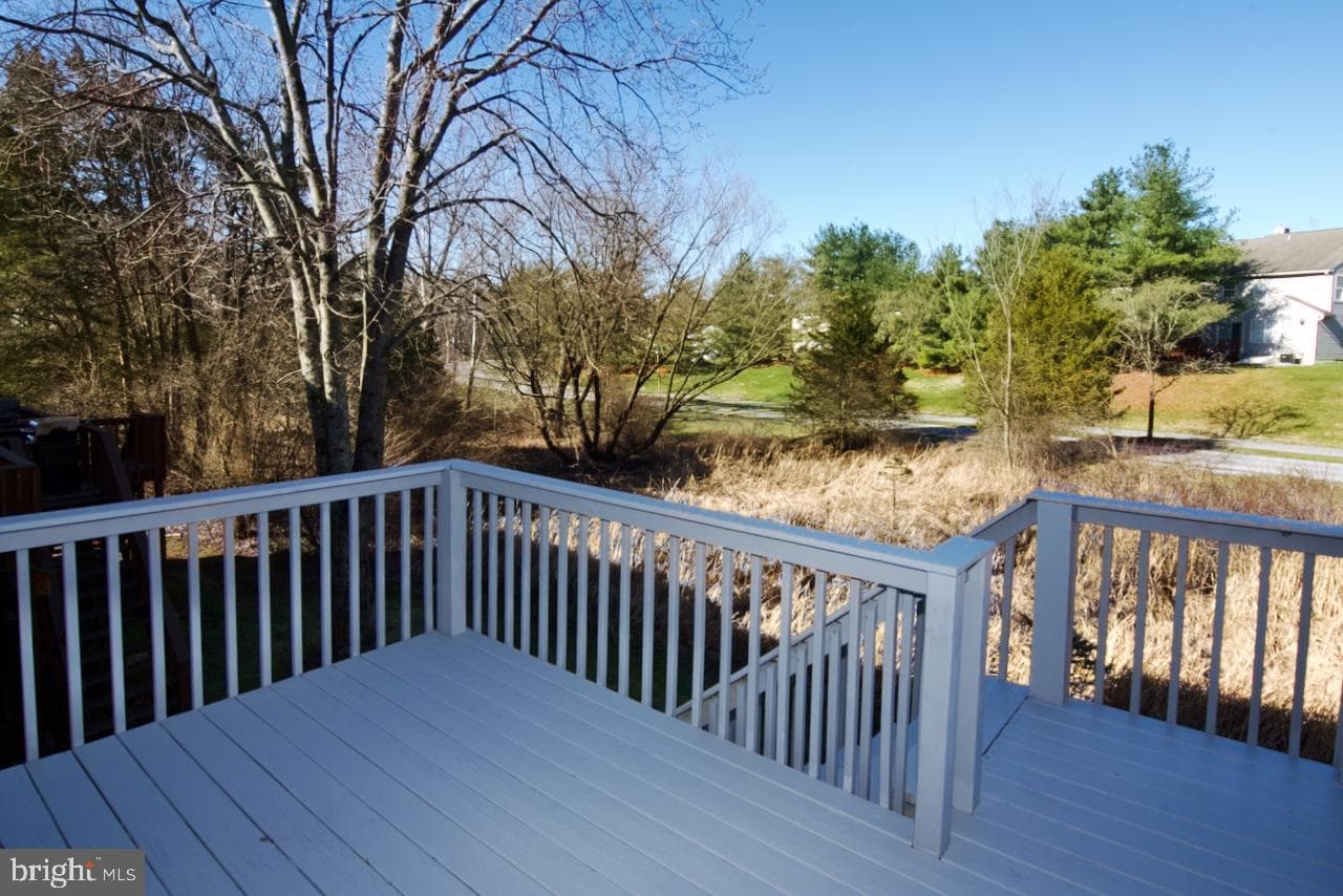 200 Walton Court photo 26
