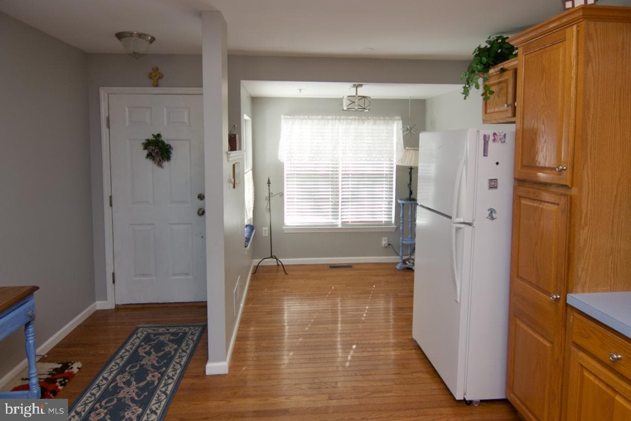 200 Walton Court photo 3