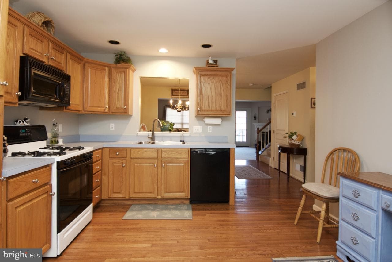 200 Walton Court photo 4