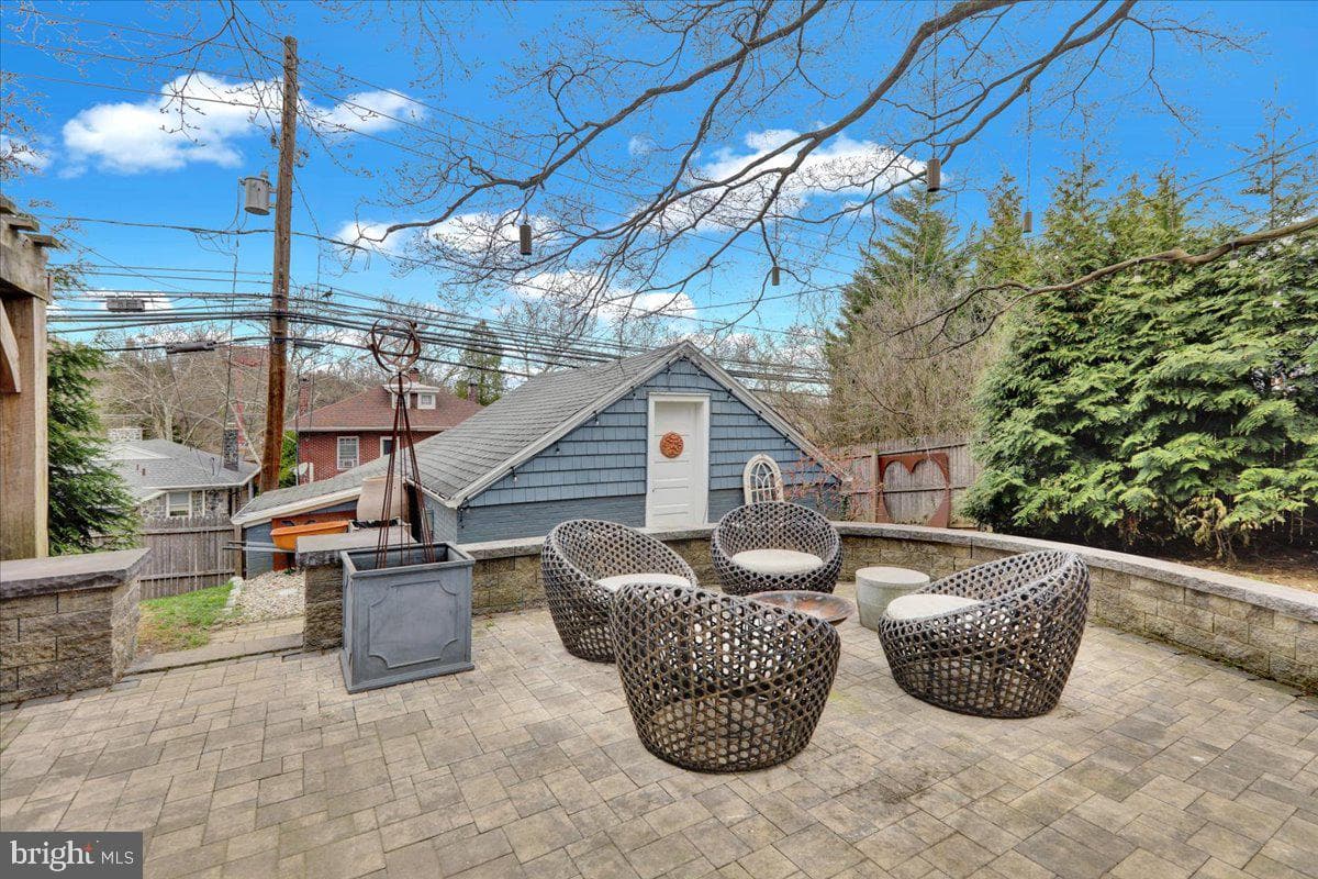 1245 Delaware Avenue photo 10