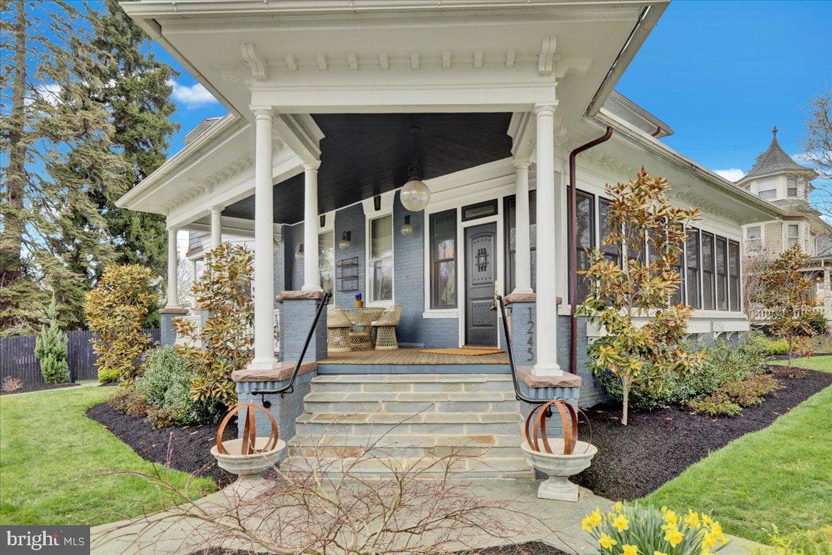 1245 Delaware Avenue photo 14