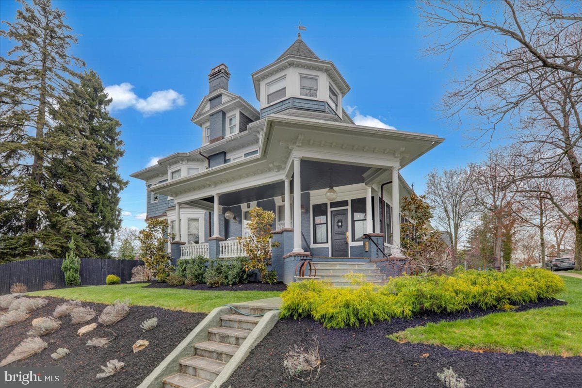 1245 Delaware Avenue photo 2