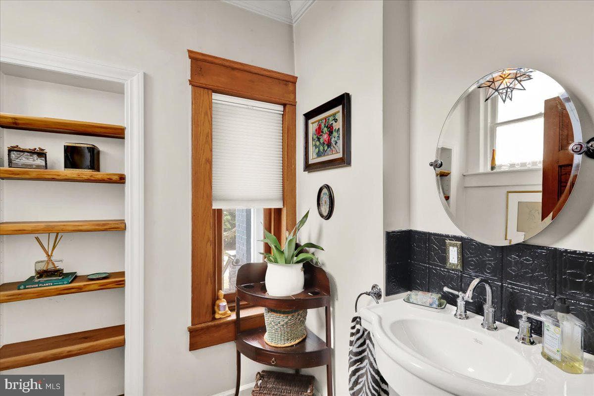 1245 Delaware Avenue photo 35